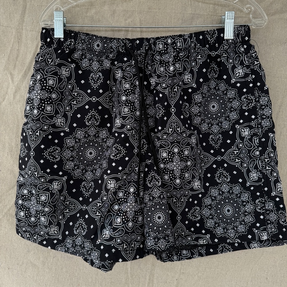 LCKR Size L Black/White Paisley Men's Swim Shorts